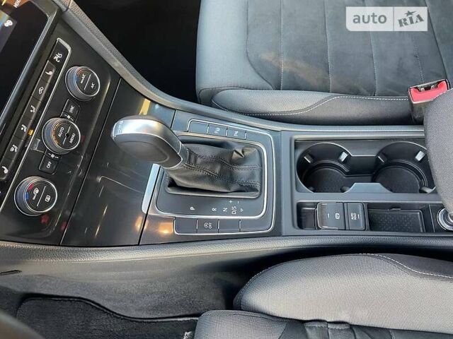 Серый Фольксваген Гольф, объемом двигателя 1.6 л и пробегом 221 тыс. км за 14700 $, фото 12 на Automoto.ua