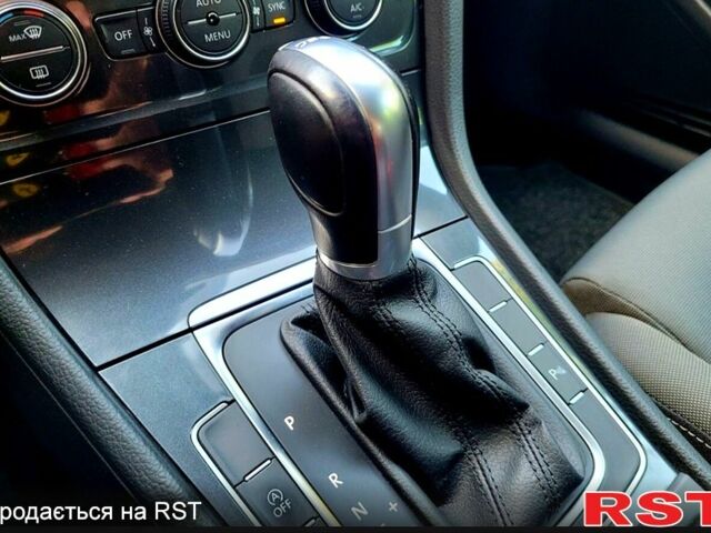 Серый Фольксваген Гольф, объемом двигателя 1.6 л и пробегом 235 тыс. км за 13900 $, фото 11 на Automoto.ua