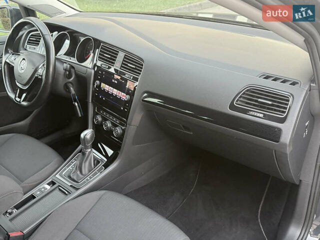 Серый Фольксваген Гольф, объемом двигателя 1.6 л и пробегом 221 тыс. км за 13950 $, фото 47 на Automoto.ua