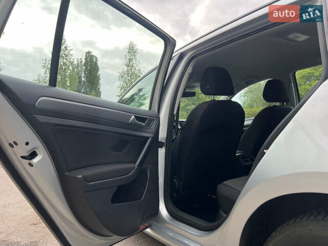 Серый Фольксваген Гольф, объемом двигателя 1.6 л и пробегом 237 тыс. км за 10900 $, фото 33 на Automoto.ua