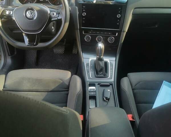 Серый Фольксваген Гольф, объемом двигателя 1.6 л и пробегом 228 тыс. км за 14300 $, фото 13 на Automoto.ua