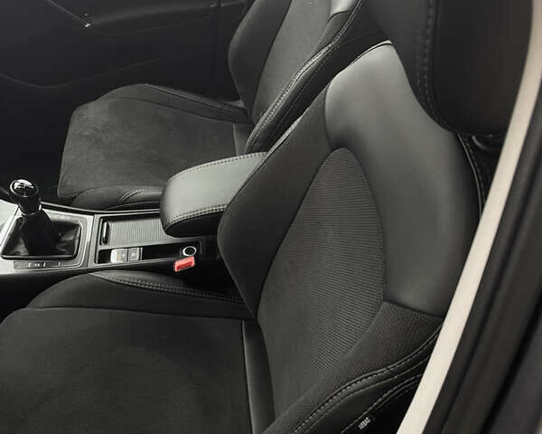 Серый Фольксваген Гольф, объемом двигателя 1.6 л и пробегом 241 тыс. км за 12400 $, фото 21 на Automoto.ua