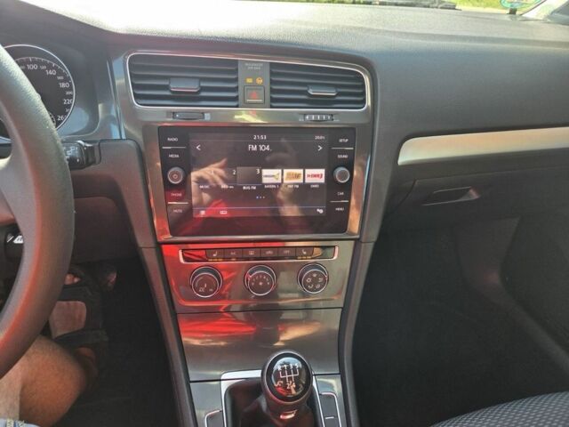 Серый Фольксваген Гольф, объемом двигателя 1.6 л и пробегом 239 тыс. км за 11900 $, фото 7 на Automoto.ua