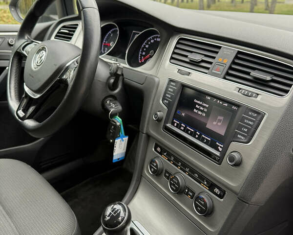 Серый Фольксваген Гольф, объемом двигателя 1.6 л и пробегом 262 тыс. км за 11000 $, фото 19 на Automoto.ua