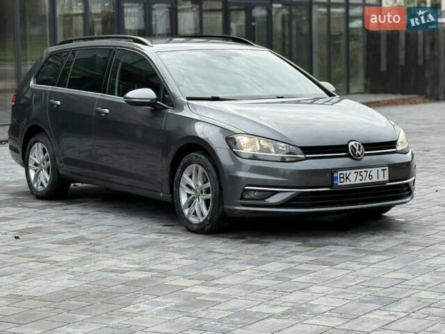 Серый Фольксваген Гольф, объемом двигателя 1.6 л и пробегом 253 тыс. км за 12700 $, фото 11 на Automoto.ua