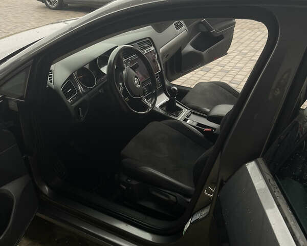 Серый Фольксваген Гольф, объемом двигателя 1.6 л и пробегом 241 тыс. км за 12400 $, фото 13 на Automoto.ua