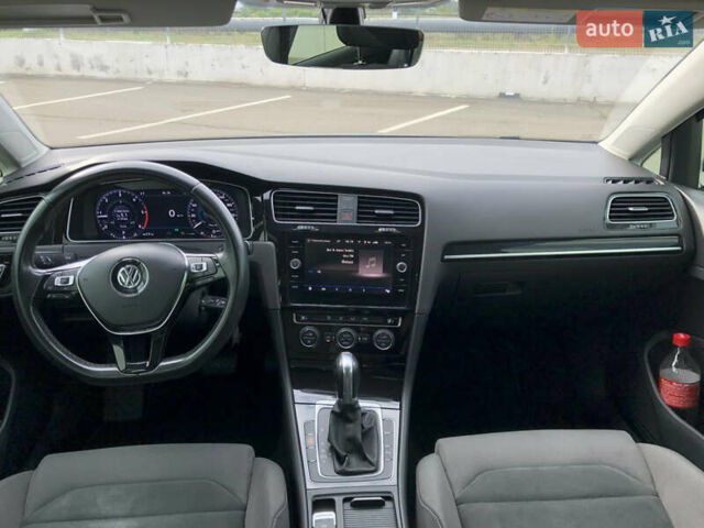 Серый Фольксваген Гольф, объемом двигателя 1.6 л и пробегом 299 тыс. км за 13000 $, фото 19 на Automoto.ua