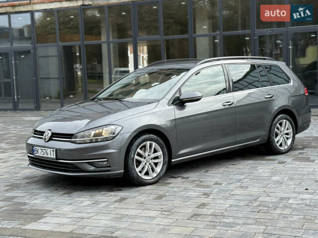 Серый Фольксваген Гольф, объемом двигателя 1.6 л и пробегом 253 тыс. км за 12700 $, фото 5 на Automoto.ua