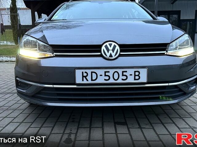 Серый Фольксваген Гольф, объемом двигателя 1.6 л и пробегом 210 тыс. км за 14500 $, фото 2 на Automoto.ua