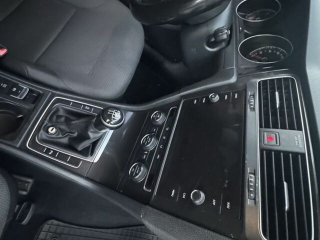 Серый Фольксваген Гольф, объемом двигателя 1.6 л и пробегом 280 тыс. км за 12200 $, фото 5 на Automoto.ua