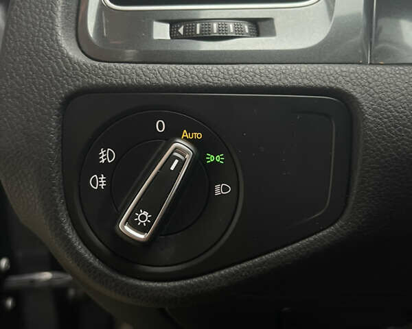 Серый Фольксваген Гольф, объемом двигателя 1.6 л и пробегом 241 тыс. км за 12400 $, фото 16 на Automoto.ua