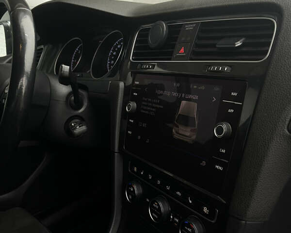 Серый Фольксваген Гольф, объемом двигателя 1.6 л и пробегом 241 тыс. км за 12400 $, фото 24 на Automoto.ua