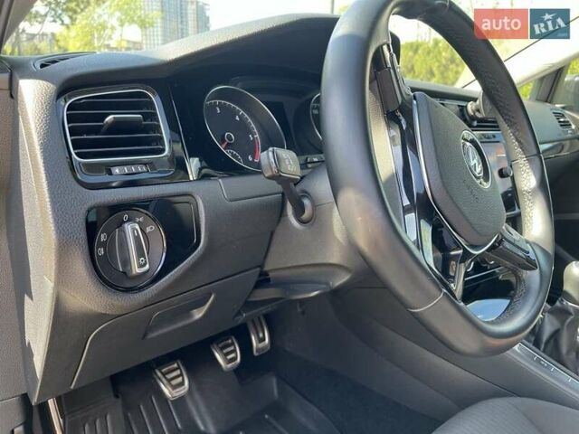 Сірий Фольксваген Гольф, об'ємом двигуна 1.6 л та пробігом 214 тис. км за 13000 $, фото 4 на Automoto.ua