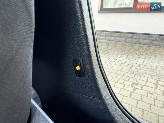 Сірий Фольксваген Гольф, об'ємом двигуна 1.6 л та пробігом 286 тис. км за 15000 $, фото 44 на Automoto.ua