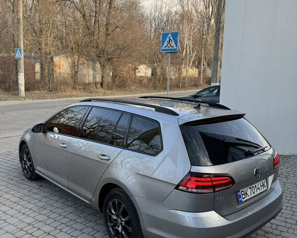 Серый Фольксваген Гольф, объемом двигателя 1.6 л и пробегом 255 тыс. км за 11500 $, фото 7 на Automoto.ua