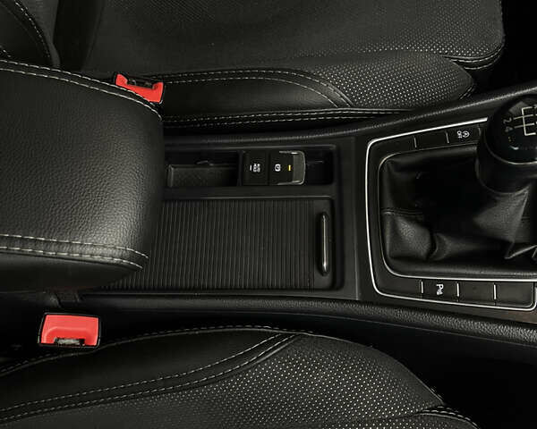 Серый Фольксваген Гольф, объемом двигателя 1.6 л и пробегом 241 тыс. км за 12400 $, фото 32 на Automoto.ua