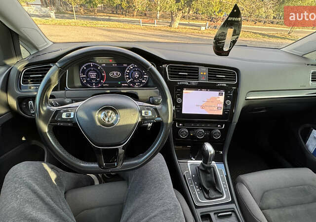 Серый Фольксваген Гольф, объемом двигателя 1.6 л и пробегом 299 тыс. км за 13000 $, фото 11 на Automoto.ua