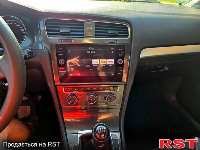 Серый Фольксваген Гольф, объемом двигателя 1.6 л и пробегом 239 тыс. км за 11900 $, фото 6 на Automoto.ua