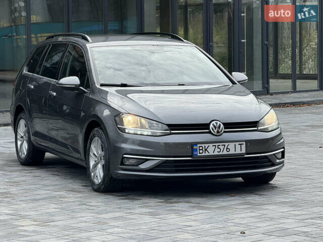 Серый Фольксваген Гольф, объемом двигателя 1.6 л и пробегом 253 тыс. км за 12700 $, фото 9 на Automoto.ua