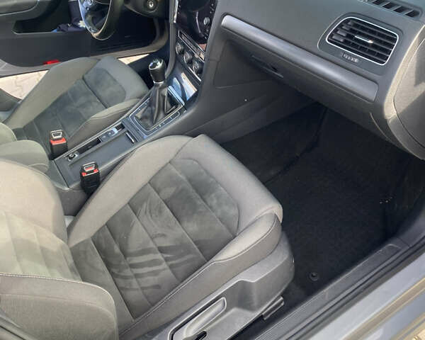 Серый Фольксваген Гольф, объемом двигателя 1.6 л и пробегом 215 тыс. км за 13500 $, фото 19 на Automoto.ua