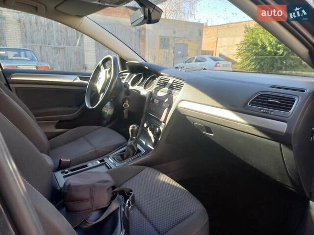 Сірий Фольксваген Гольф, об'ємом двигуна 1.6 л та пробігом 230 тис. км за 11800 $, фото 5 на Automoto.ua