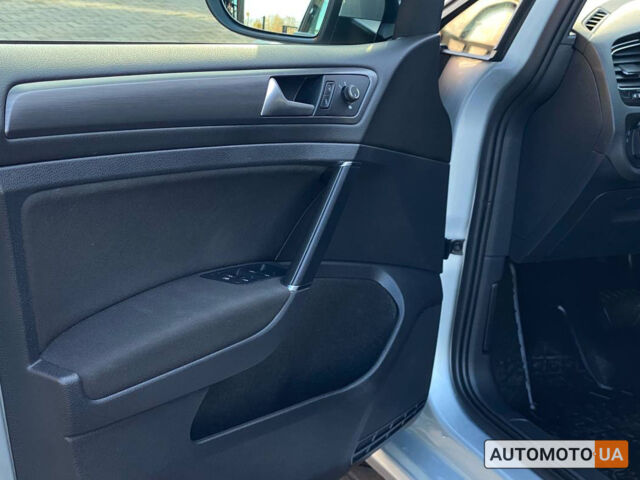 Серый Фольксваген Гольф, объемом двигателя 1.6 л и пробегом 223 тыс. км за 15600 $, фото 6 на Automoto.ua