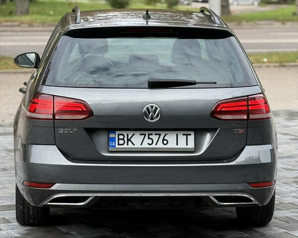 Серый Фольксваген Гольф, объемом двигателя 1.6 л и пробегом 253 тыс. км за 12700 $, фото 21 на Automoto.ua