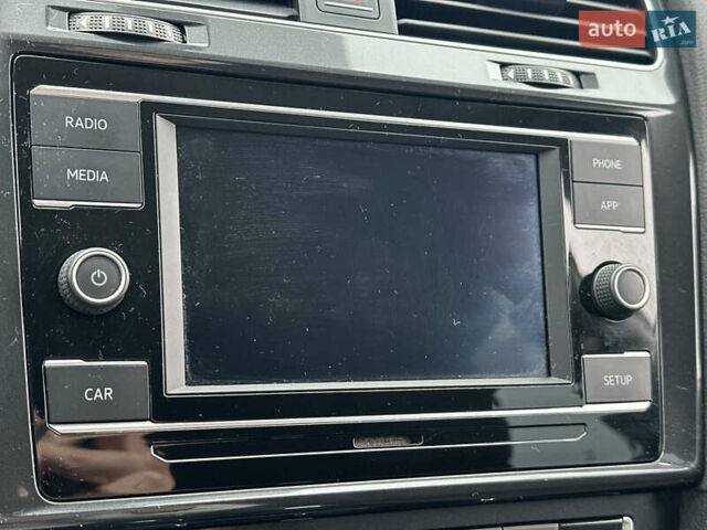 Серый Фольксваген Гольф, объемом двигателя 1.8 л и пробегом 100 тыс. км за 12700 $, фото 69 на Automoto.ua