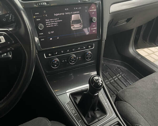 Серый Фольксваген Гольф, объемом двигателя 1.6 л и пробегом 241 тыс. км за 12400 $, фото 15 на Automoto.ua