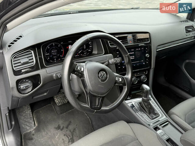 Серый Фольксваген Гольф, объемом двигателя 1.6 л и пробегом 253 тыс. км за 12700 $, фото 35 на Automoto.ua