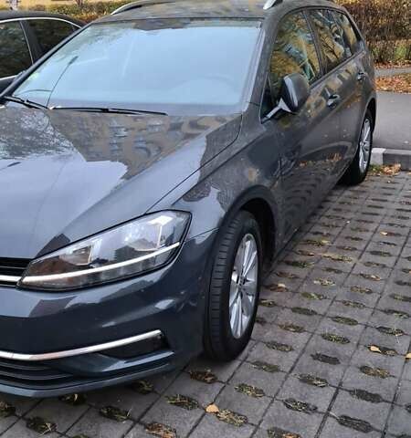 Серый Фольксваген Гольф, объемом двигателя 1.6 л и пробегом 140 тыс. км за 16500 $, фото 1 на Automoto.ua