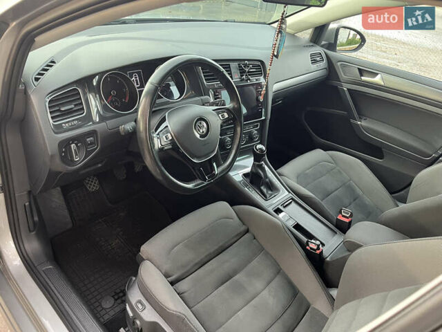Серый Фольксваген Гольф, объемом двигателя 1.6 л и пробегом 215 тыс. км за 13500 $, фото 6 на Automoto.ua
