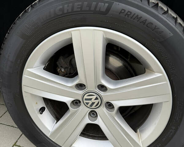 Серый Фольксваген Гольф, объемом двигателя 1.6 л и пробегом 262 тыс. км за 11000 $, фото 26 на Automoto.ua