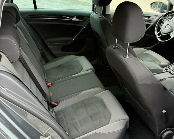 Серый Фольксваген Гольф, объемом двигателя 1.6 л и пробегом 253 тыс. км за 12700 $, фото 40 на Automoto.ua