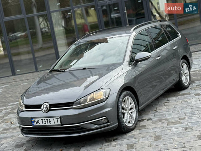 Серый Фольксваген Гольф, объемом двигателя 1.6 л и пробегом 253 тыс. км за 12700 $, фото 4 на Automoto.ua