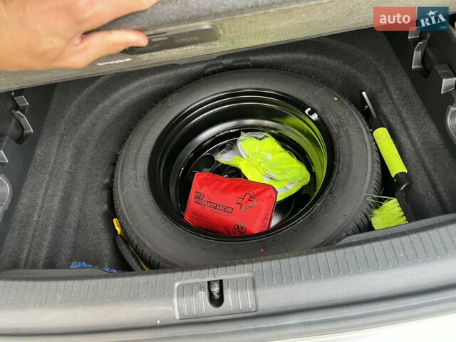 Серый Фольксваген Гольф, объемом двигателя 1.6 л и пробегом 215 тыс. км за 13500 $, фото 8 на Automoto.ua