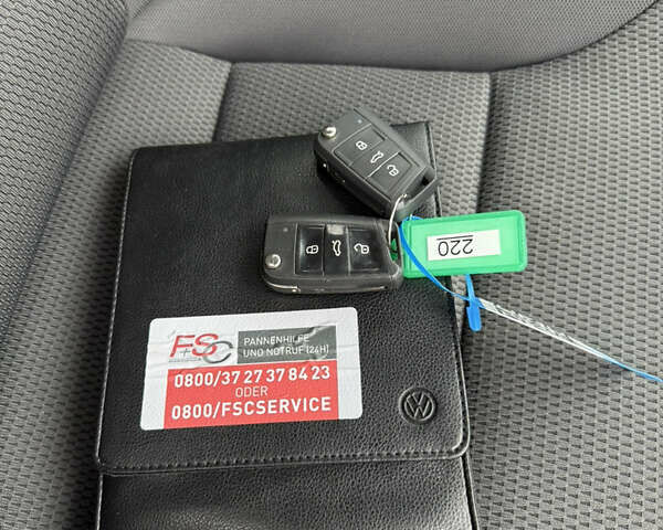 Серый Фольксваген Гольф, объемом двигателя 1.6 л и пробегом 262 тыс. км за 11000 $, фото 27 на Automoto.ua