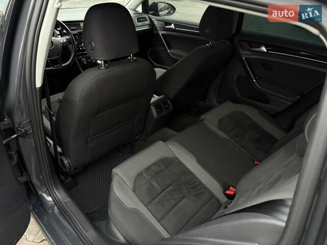 Серый Фольксваген Гольф, объемом двигателя 1.97 л и пробегом 330 тыс. км за 14000 $, фото 12 на Automoto.ua