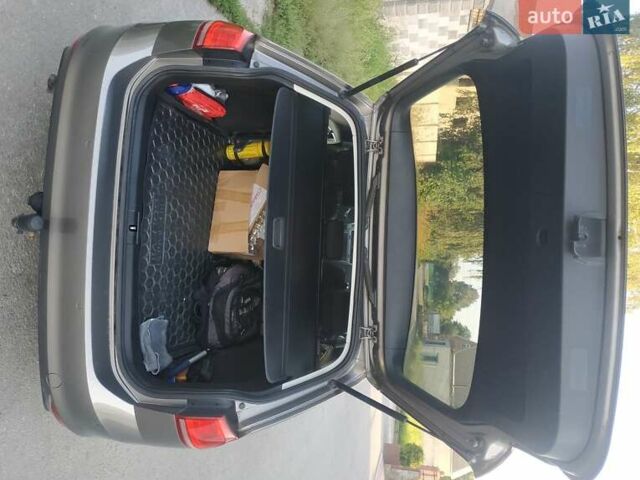 Серый Фольксваген Гольф, объемом двигателя 1.6 л и пробегом 290 тыс. км за 11699 $, фото 25 на Automoto.ua