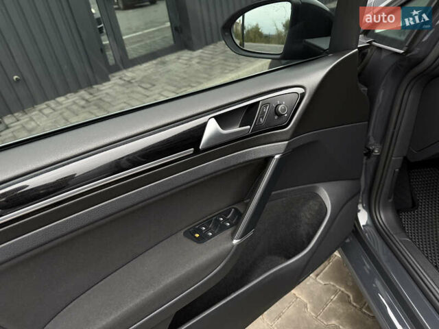 Серый Фольксваген Гольф, объемом двигателя 1.97 л и пробегом 328 тыс. км за 15600 $, фото 40 на Automoto.ua