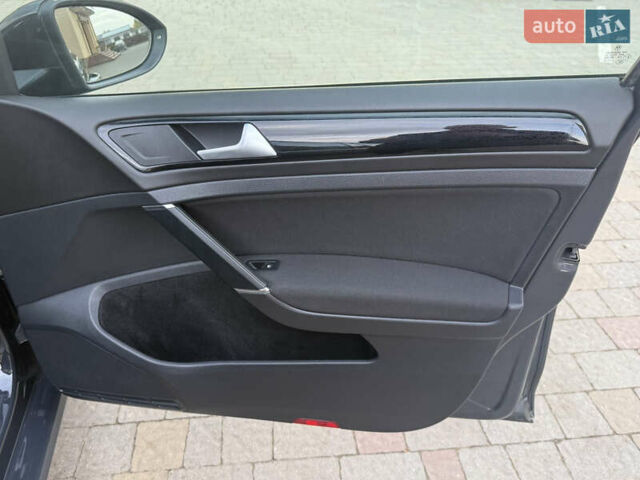 Серый Фольксваген Гольф, объемом двигателя 1.6 л и пробегом 221 тыс. км за 13950 $, фото 51 на Automoto.ua