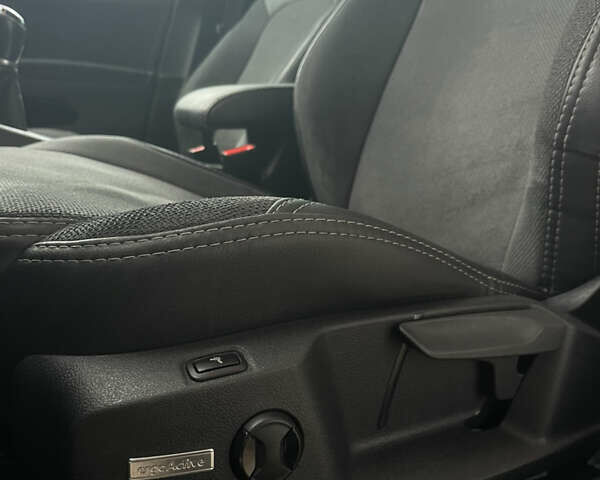 Серый Фольксваген Гольф, объемом двигателя 1.6 л и пробегом 241 тыс. км за 12400 $, фото 26 на Automoto.ua