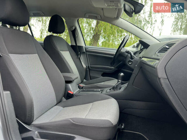 Серый Фольксваген Гольф, объемом двигателя 1.6 л и пробегом 237 тыс. км за 10900 $, фото 38 на Automoto.ua