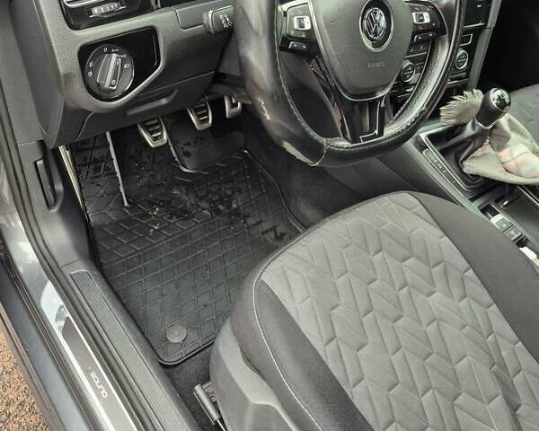 Серый Фольксваген Гольф, объемом двигателя 1.97 л и пробегом 300 тыс. км за 11000 $, фото 10 на Automoto.ua