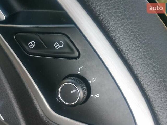 Серый Фольксваген Гольф, объемом двигателя 1.6 л и пробегом 290 тыс. км за 11699 $, фото 13 на Automoto.ua