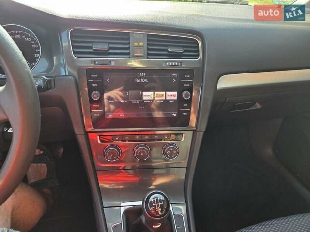 Серый Фольксваген Гольф, объемом двигателя 1.6 л и пробегом 238 тыс. км за 11200 $, фото 23 на Automoto.ua