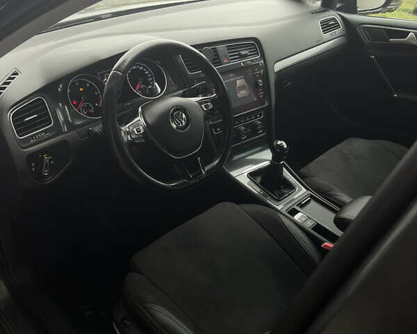 Серый Фольксваген Гольф, объемом двигателя 1.6 л и пробегом 241 тыс. км за 12400 $, фото 22 на Automoto.ua