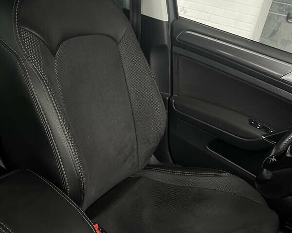 Серый Фольксваген Гольф, объемом двигателя 1.6 л и пробегом 241 тыс. км за 12400 $, фото 28 на Automoto.ua