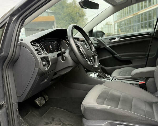 Серый Фольксваген Гольф, объемом двигателя 1.6 л и пробегом 253 тыс. км за 12700 $, фото 34 на Automoto.ua