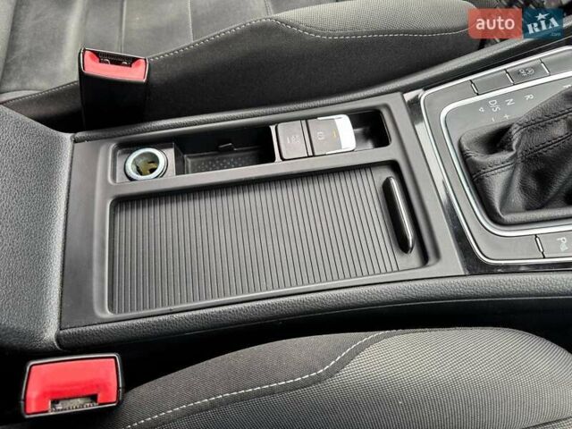 Серый Фольксваген Гольф, объемом двигателя 2 л и пробегом 246 тыс. км за 13500 $, фото 18 на Automoto.ua